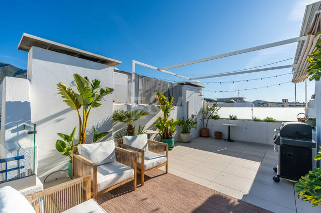 Penthouse with Sea Views Steps From the Beach