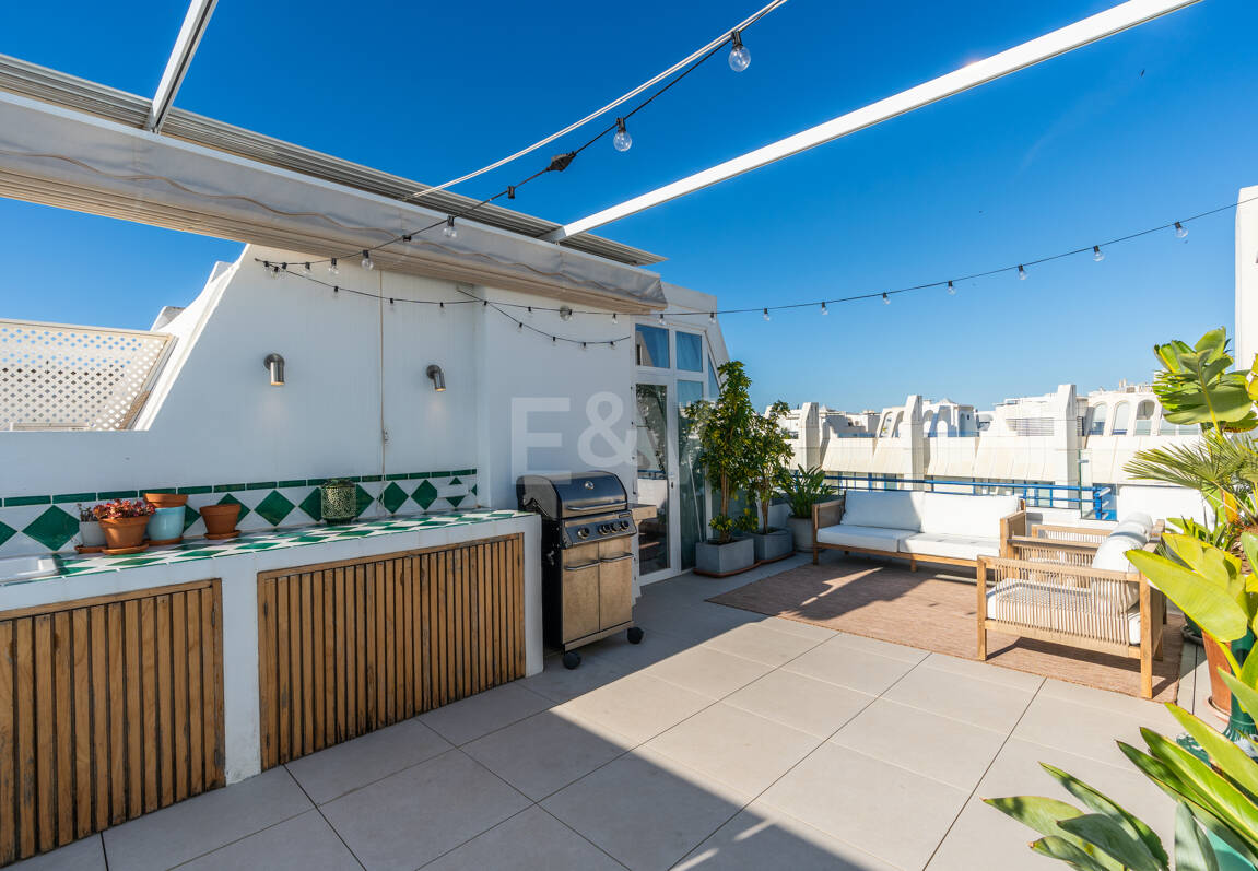Penthouse with Sea Views Steps From the Beach
