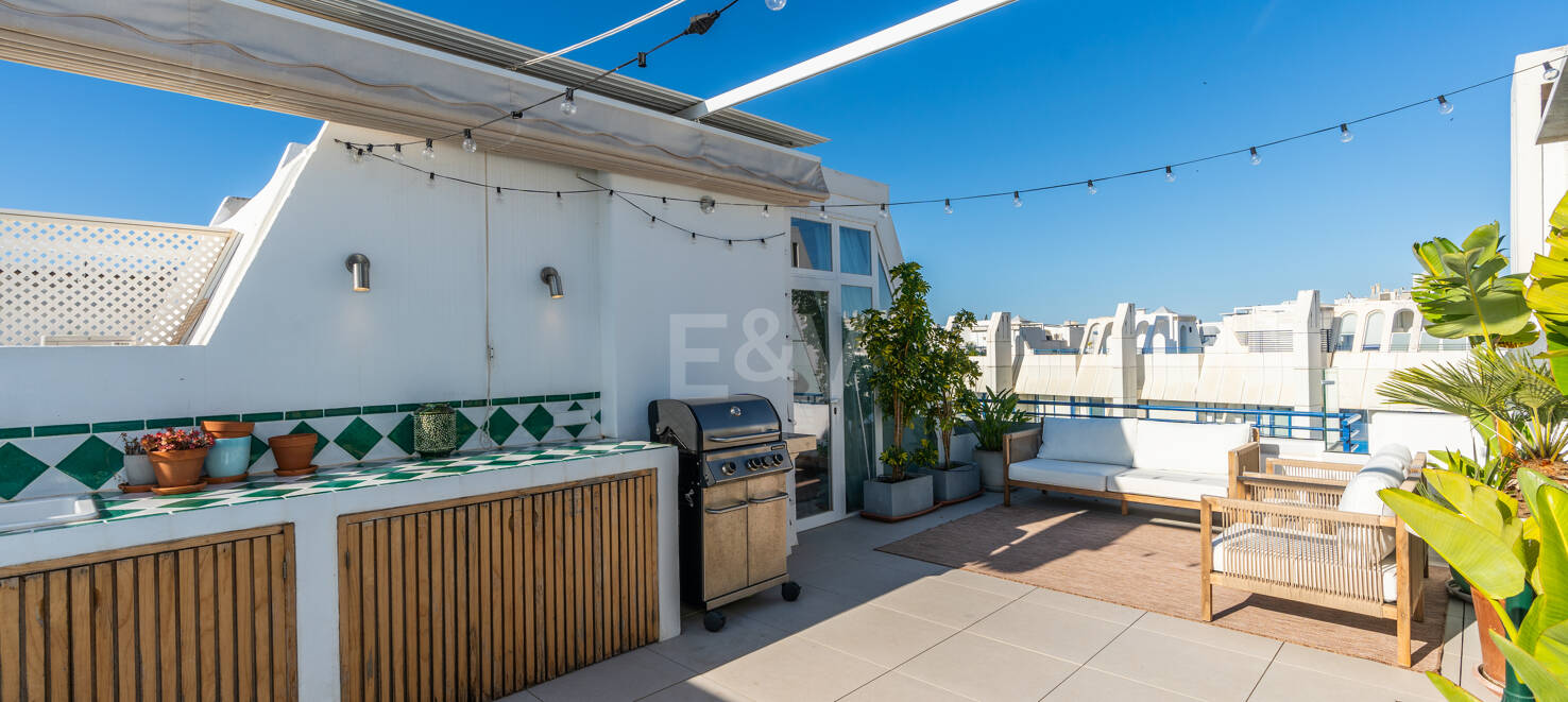 Penthouse med havet Visningar steg från stranden