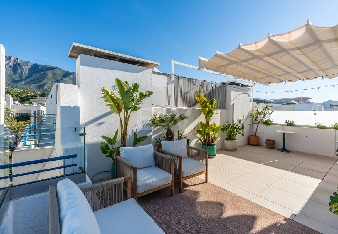 Penthouse with Sea Views Steps From the Beach