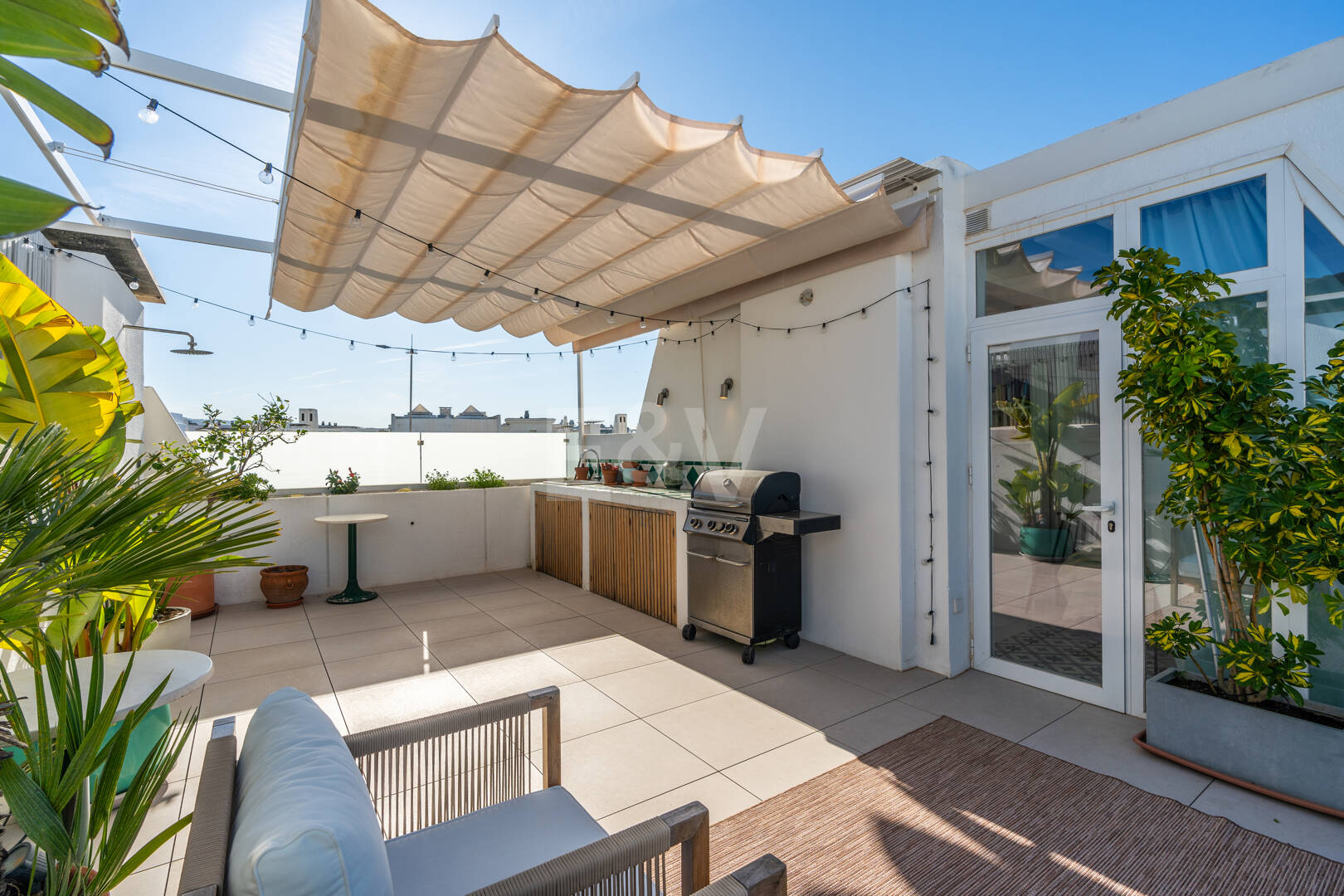 Penthouse with Sea Views Steps From the Beach