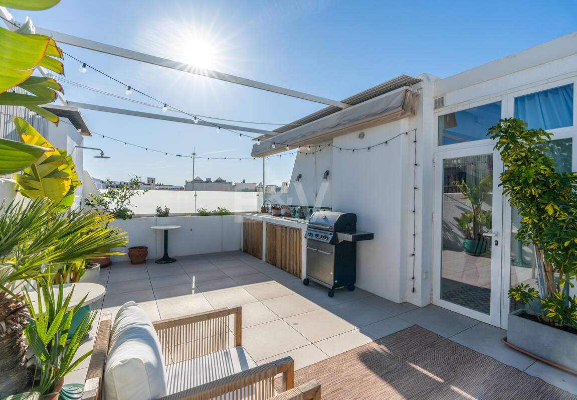 Penthouse with Sea Views Steps From the Beach