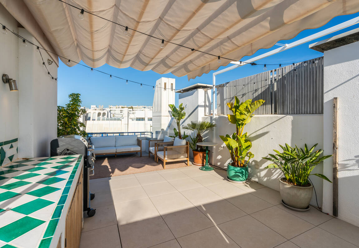 Penthouse with Sea Views Steps From the Beach