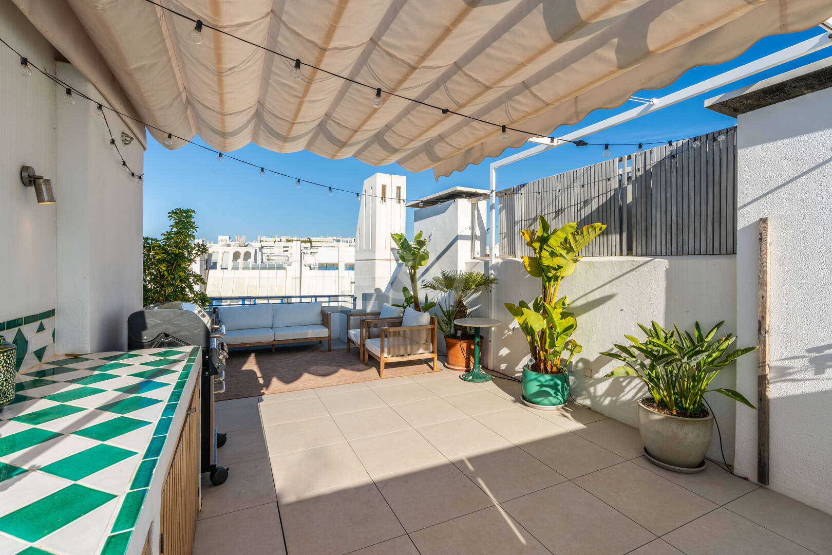 Penthouse mit Meerblick nur wenige Schritte vom Strand entfernt