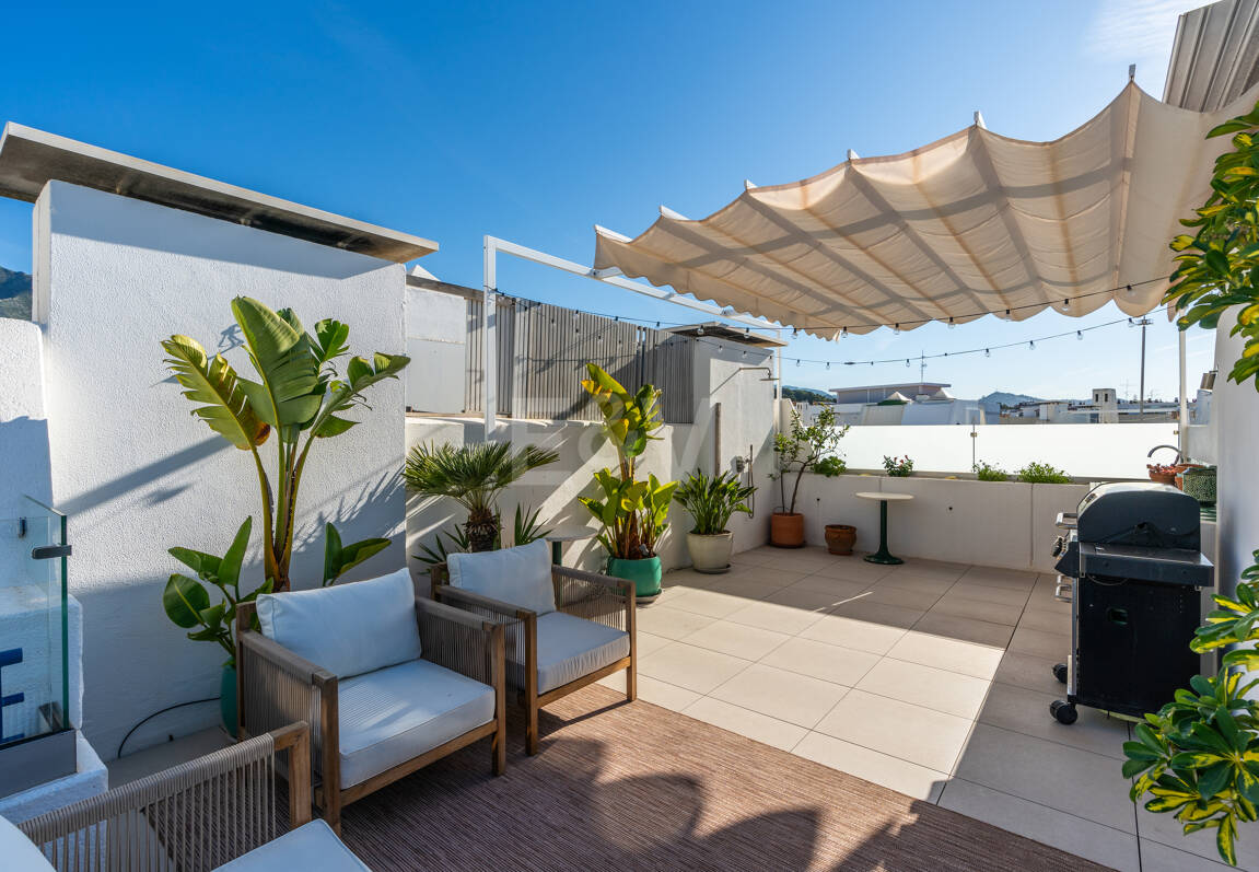 Penthouse with Sea Views Steps From the Beach