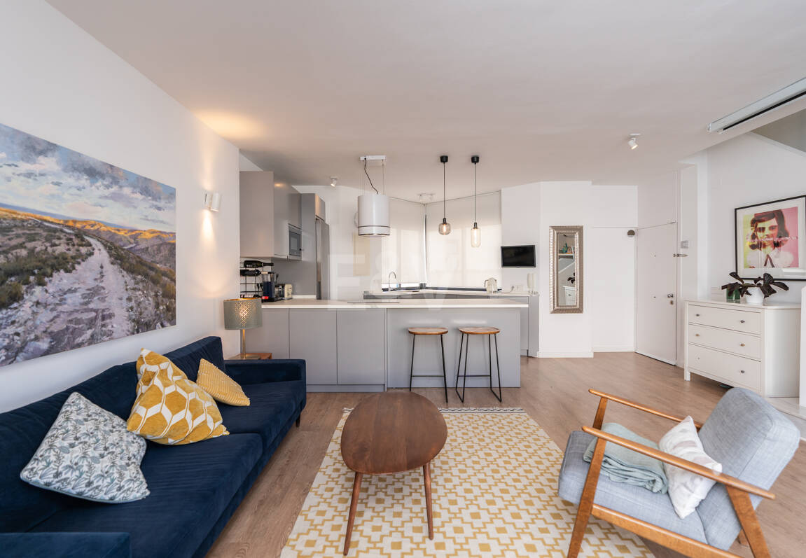 Penthouse with Sea Views Steps From the Beach