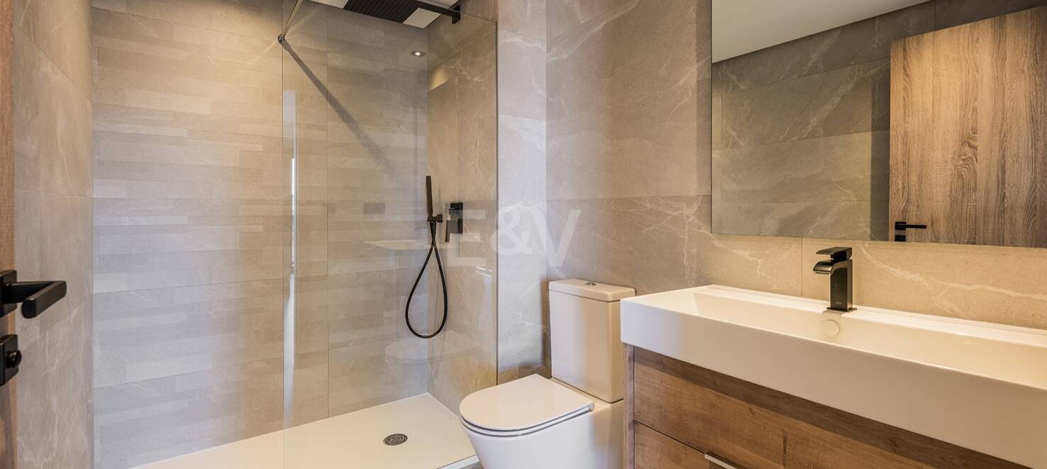 Apartamento moderno con solárium en la azotea en Cerros del Lago