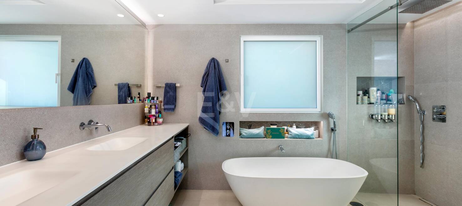 Frontline Golf Villa in a Prestigious Gated Community in Guadalmina