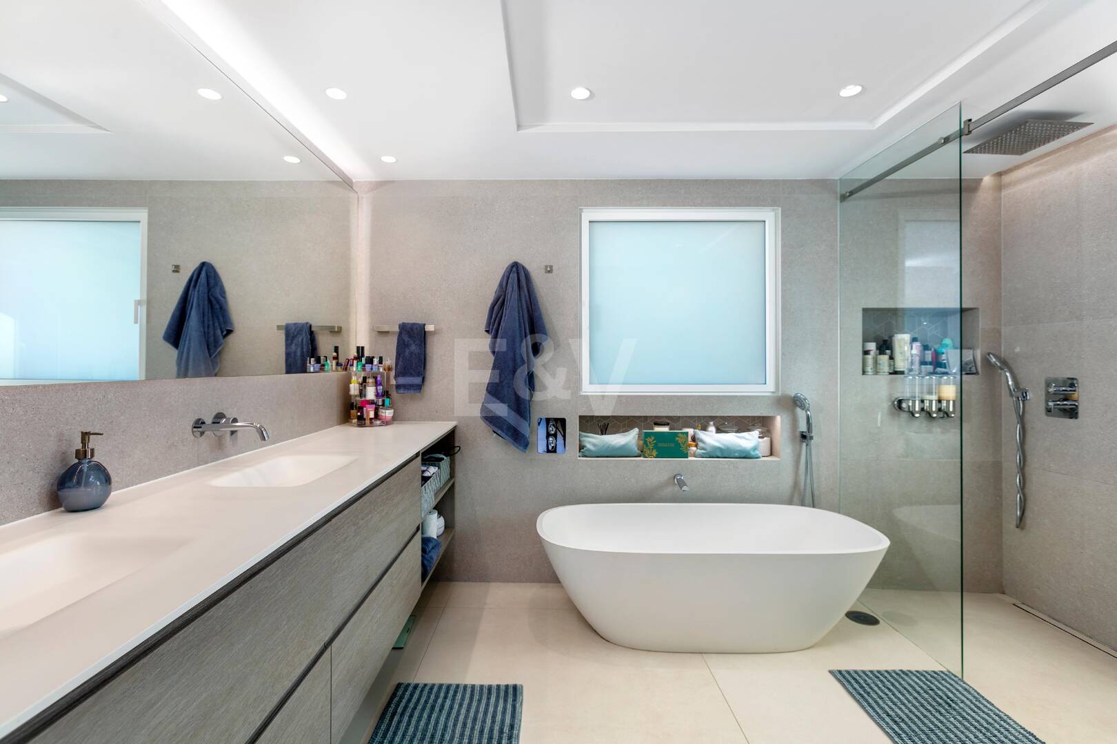 Frontline Golf Villa w Prestirial Gated Community w Guadalminie