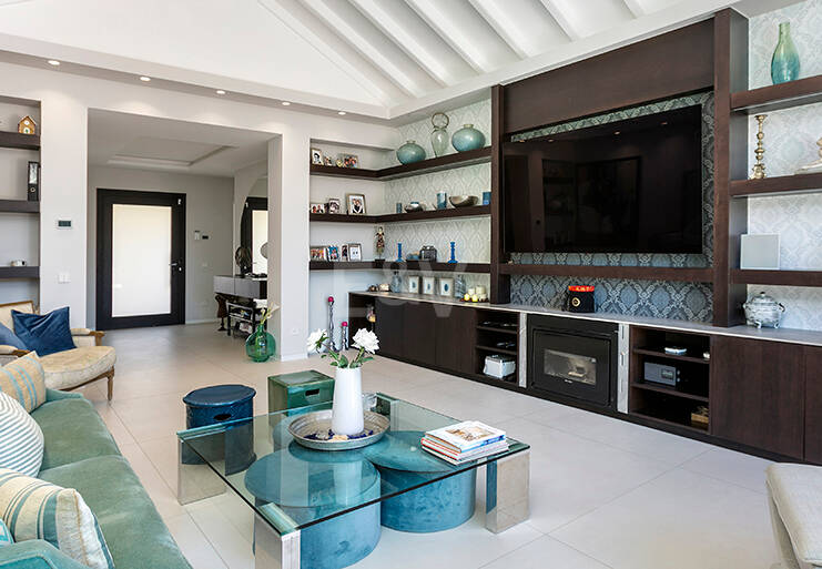 Frontline Golf Villa w Prestirial Gated Community w Guadalminie