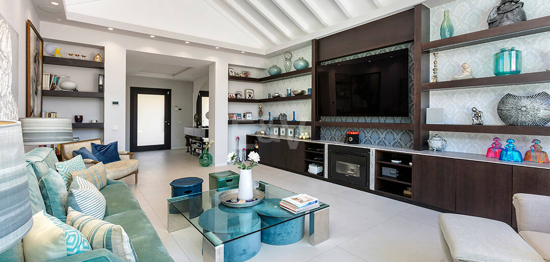 Frontline Golf Villa w Prestirial Gated Community w Guadalminie