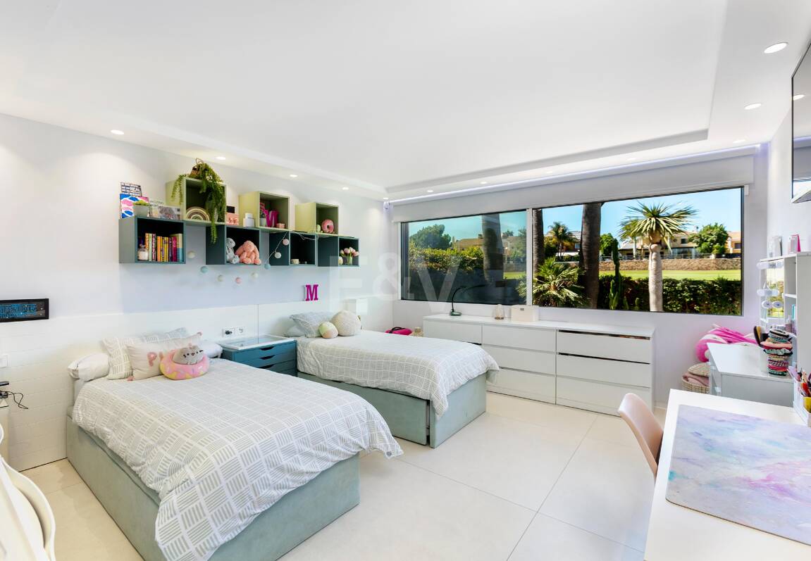 Frontline Golf Villa w Prestirial Gated Community w Guadalminie