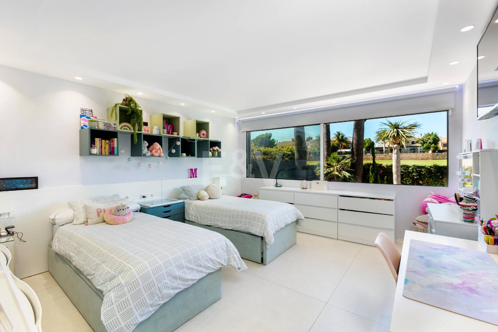 Frontline Golf Villa w Prestirial Gated Community w Guadalminie