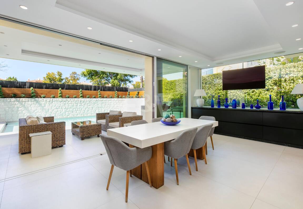 Frontline Golf Villa w Prestirial Gated Community w Guadalminie