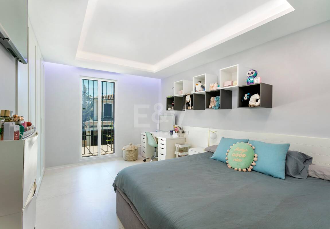 Frontline Golf Villa w Prestirial Gated Community w Guadalminie