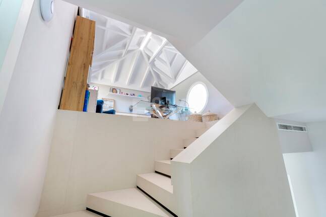 Frontline Golf Villa w Prestirial Gated Community w Guadalminie