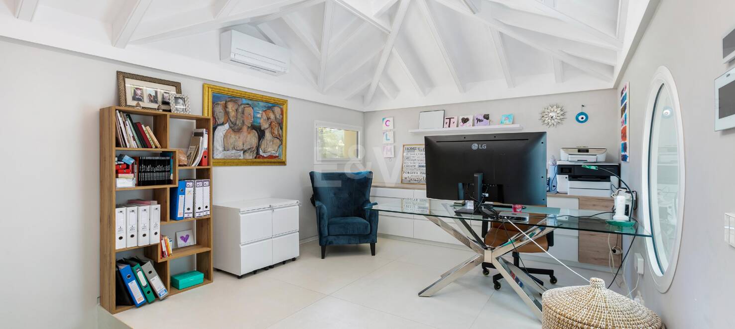 Frontline Golf Villa in a Prestigious Gated Community in Guadalmina