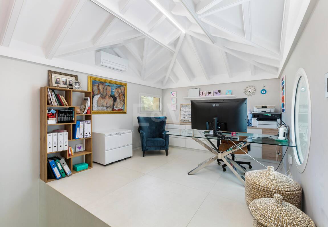 Frontline Golf Villa w Prestirial Gated Community w Guadalminie