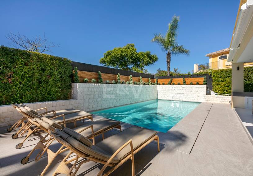 Frontline Golf Villa w Prestirial Gated Community w Guadalminie