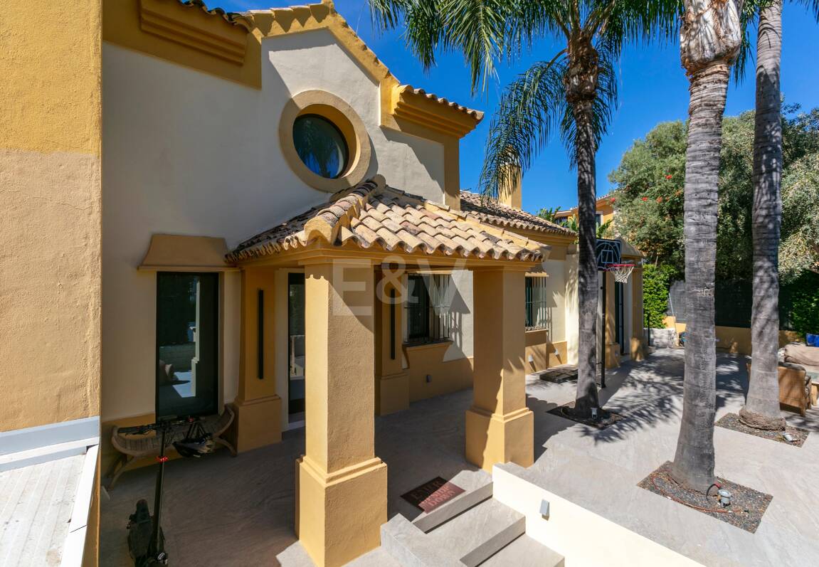 Frontline Golf Villa w Prestirial Gated Community w Guadalminie