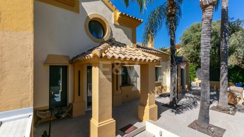 Golf-Front-Villa in einer exklusiven Wohnanlage in Guadalmina