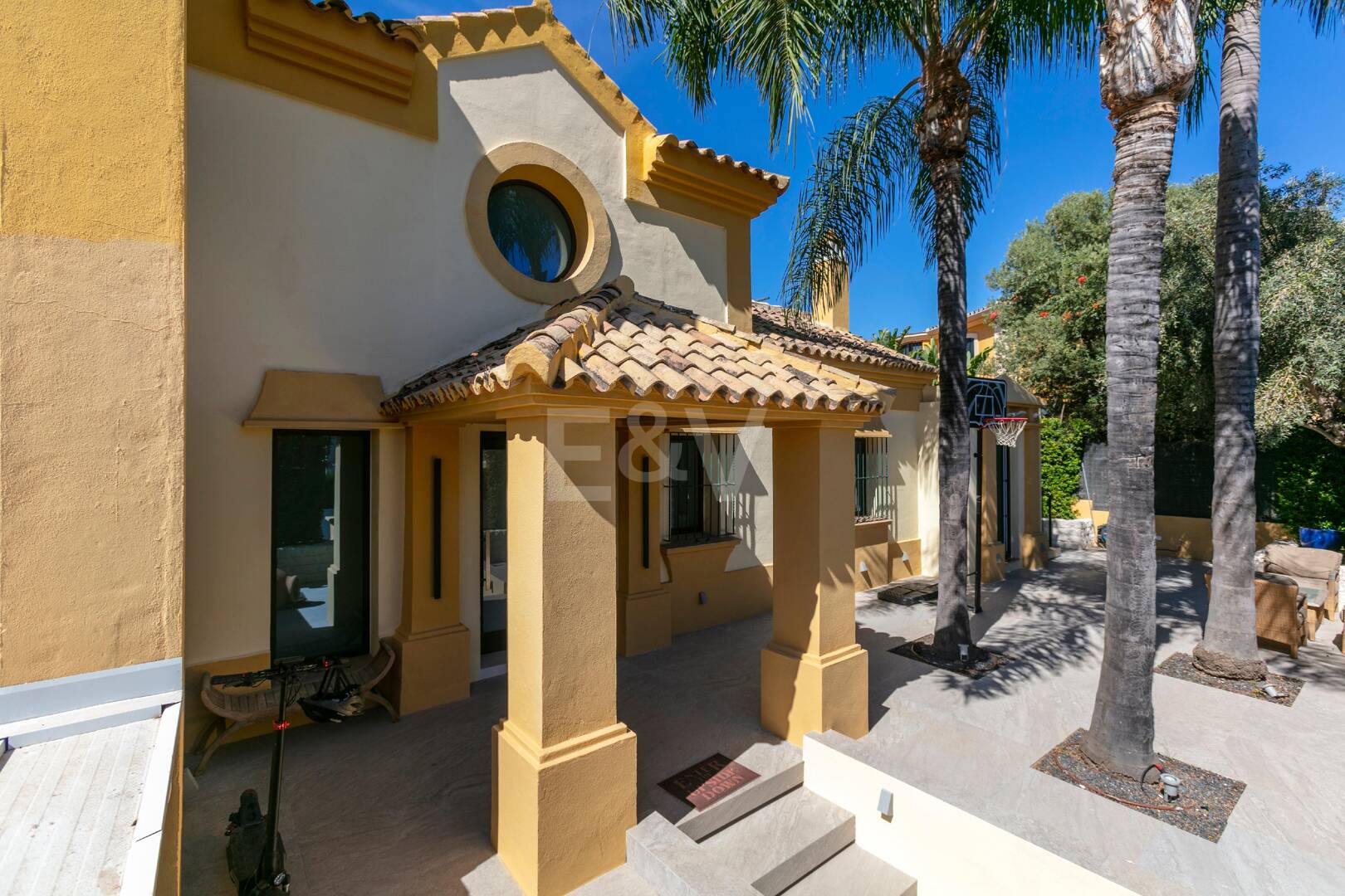 Golf-Front-Villa in einer exklusiven Wohnanlage in Guadalmina