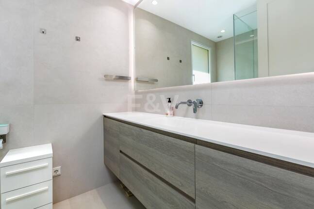 Frontline Golf Villa w Prestirial Gated Community w Guadalminie