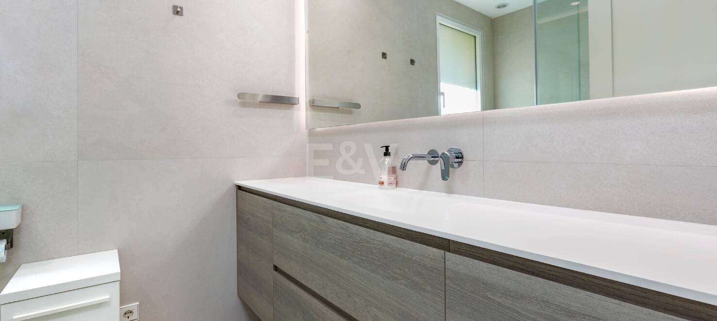 Frontline Golf Villa in a Prestigious Gated Community in Guadalmina