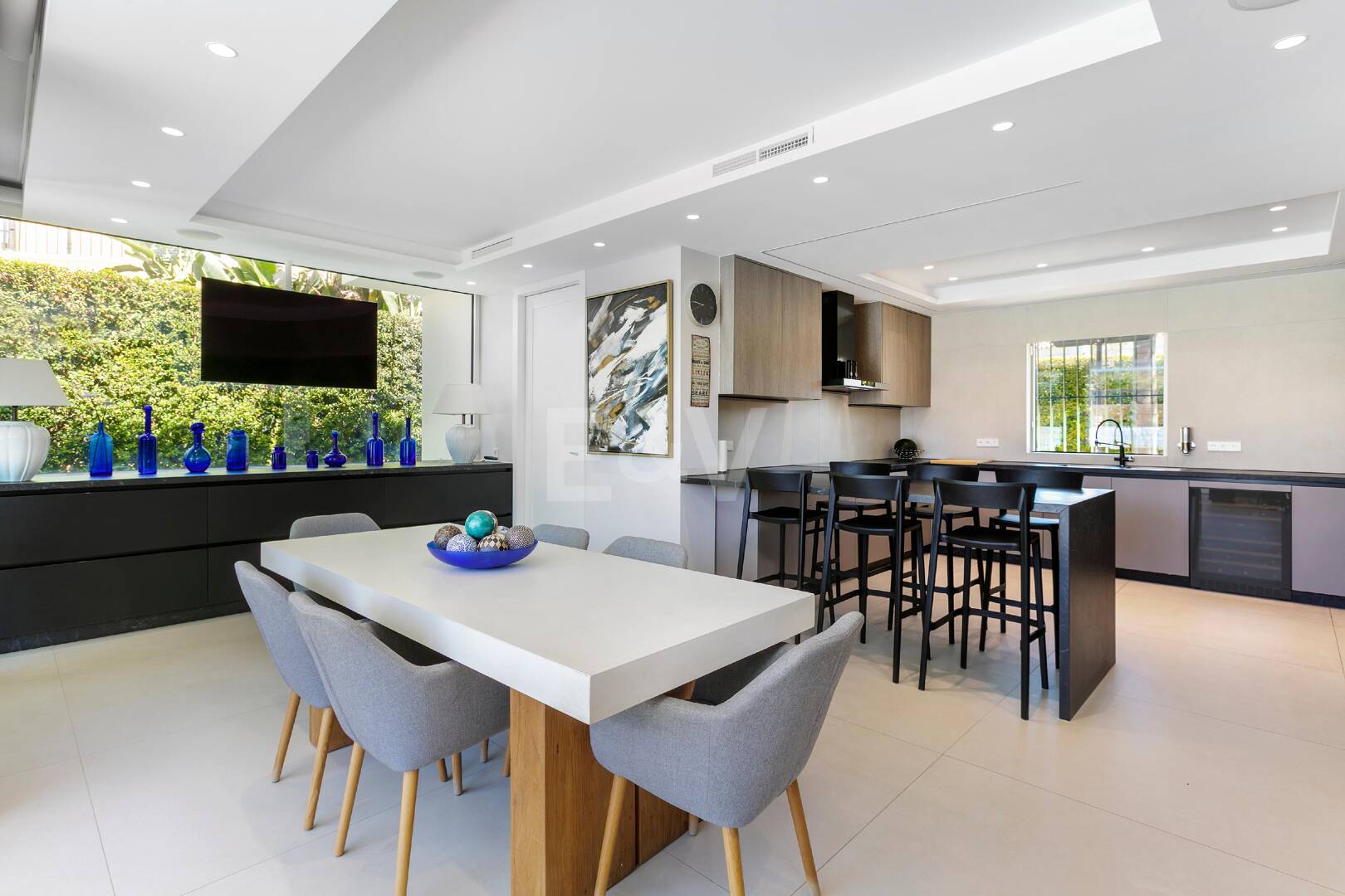 Frontline Golf Villa w Prestirial Gated Community w Guadalminie