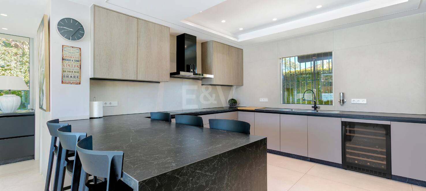 Frontline Golf Villa in a Prestigious Gated Community in Guadalmina