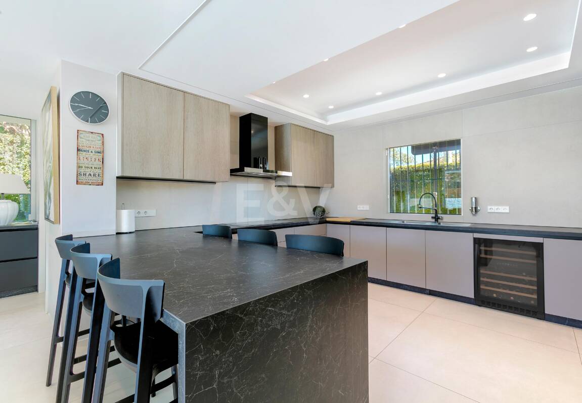 Frontline Golf Villa w Prestirial Gated Community w Guadalminie