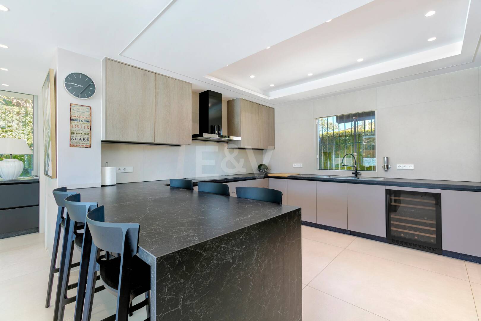 Frontline Golf Villa w Prestirial Gated Community w Guadalminie