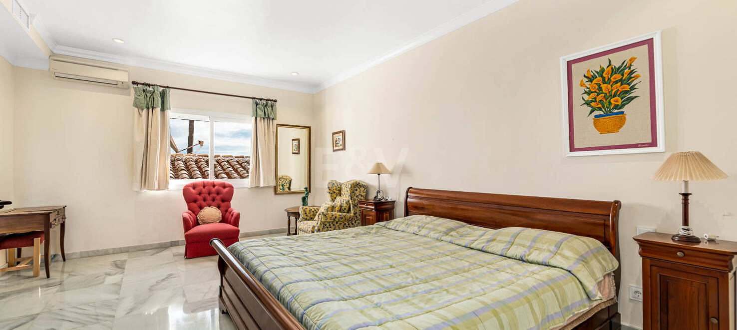 Elegante andalusische Villa mit privatem Garten und Pool in prestigeträchtigem La Quinta