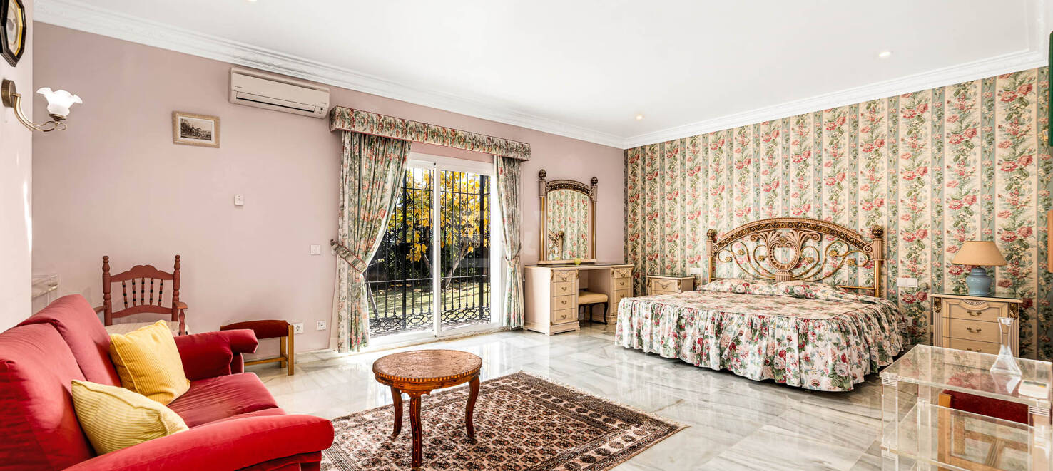 Elegante andalusische Villa mit privatem Garten und Pool in prestigeträchtigem La Quinta