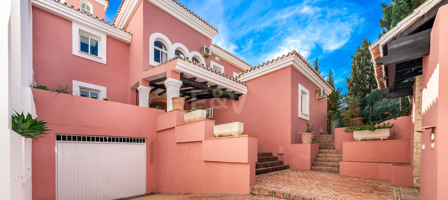 Elegante andalusische Villa mit privatem Garten und Pool in prestigeträchtigem La Quinta