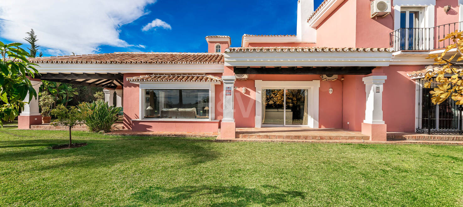 Elegante andalusische Villa mit privatem Garten und Pool in prestigeträchtigem La Quinta