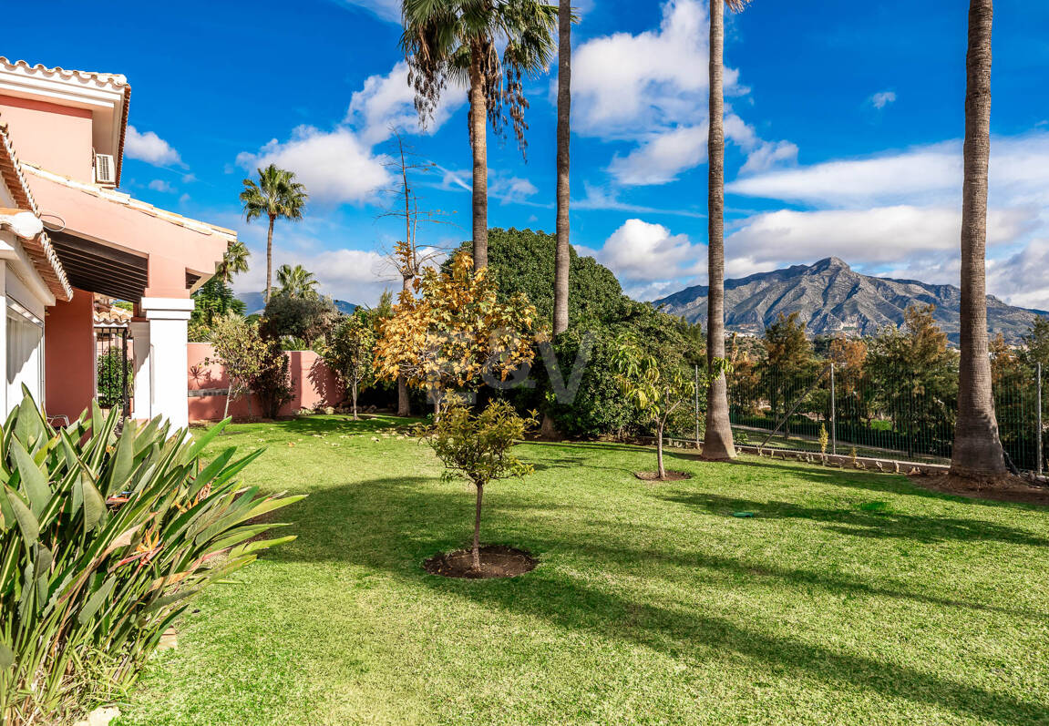 Elegancka półoddzielna willa w La Quinta, w pobliżu Marbelli i Top Golf Courses