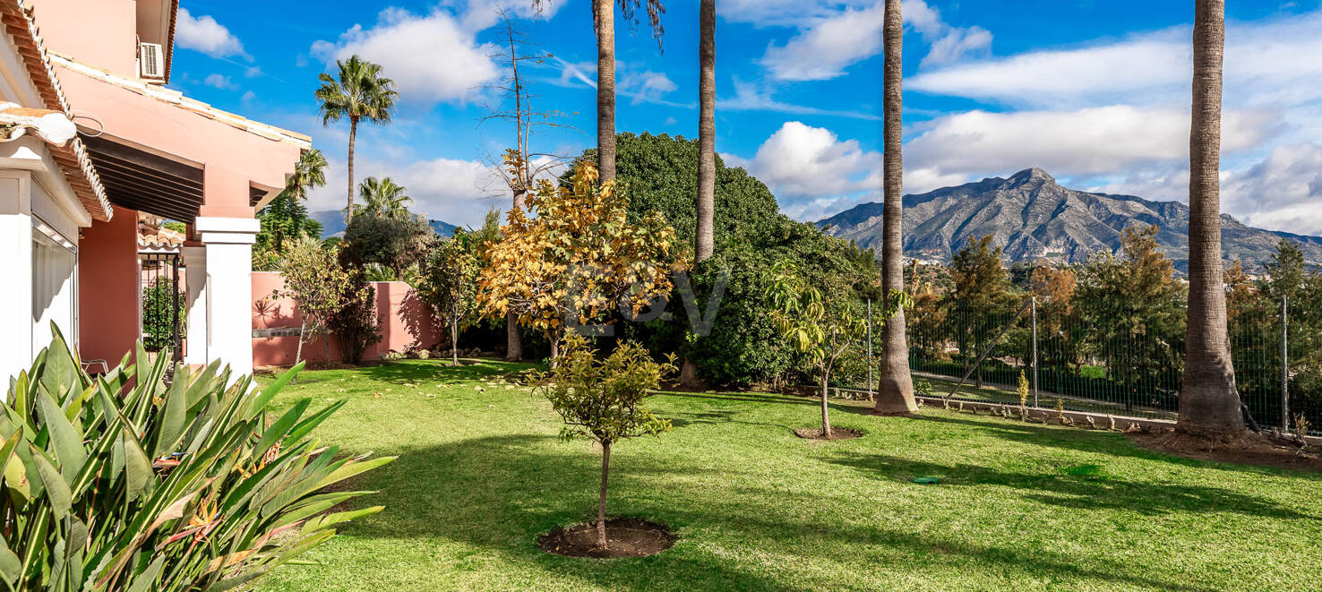 Elegante andalusische Villa mit privatem Garten und Pool in prestigeträchtigem La Quinta