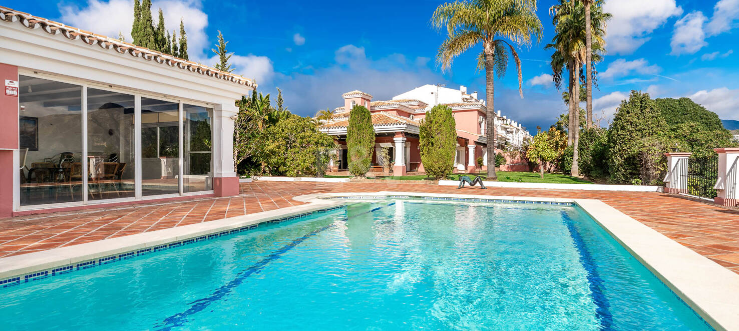 Elegante andalusische Villa mit privatem Garten und Pool in prestigeträchtigem La Quinta