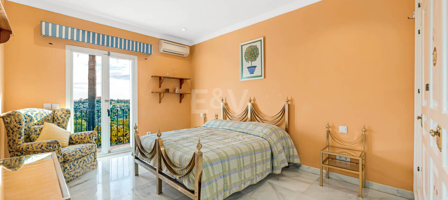 Elegante andalusische Villa mit privatem Garten und Pool in prestigeträchtigem La Quinta