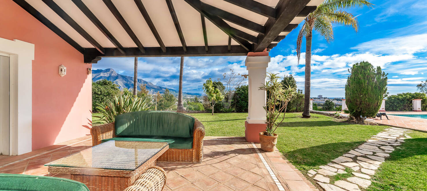 Elegante andalusische Villa mit privatem Garten und Pool in prestigeträchtigem La Quinta