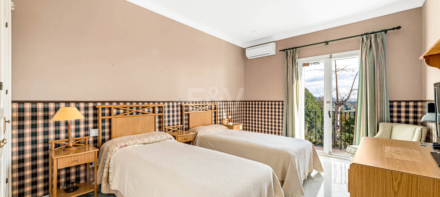 Elegante andalusische Villa mit privatem Garten und Pool in prestigeträchtigem La Quinta