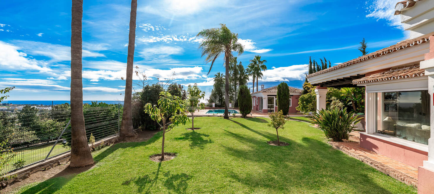 Elegante andalusische Villa mit privatem Garten und Pool in prestigeträchtigem La Quinta