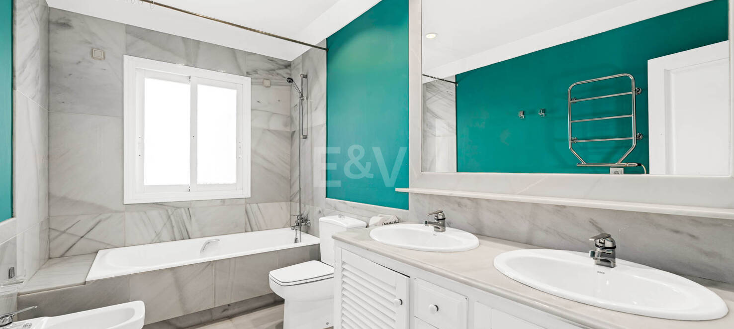 Elegante andalusische Villa mit privatem Garten und Pool in prestigeträchtigem La Quinta