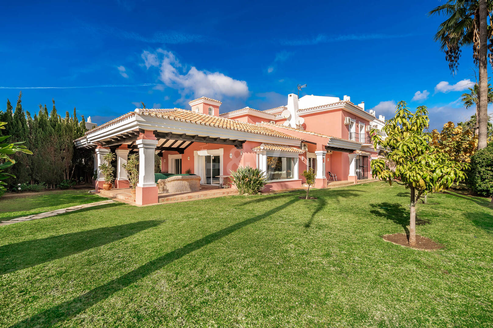 Elegancka półoddzielna willa w La Quinta, w pobliżu Marbelli i Top Golf Courses