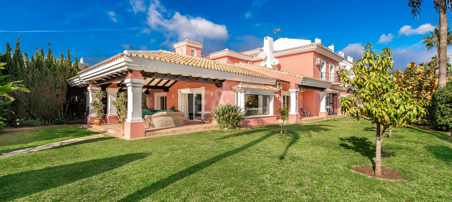 Elegante andalusische Villa mit privatem Garten und Pool in prestigeträchtigem La Quinta