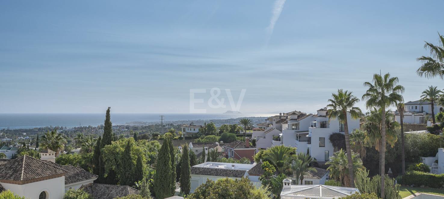 Exceptional Apartment in Jardines Colgantes with Private Swimming Pool and Sea Views