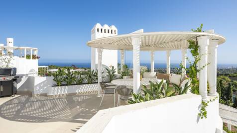 Exceptional Apartment in Jardines Colgantes with Private Swimming Pool and Sea Views