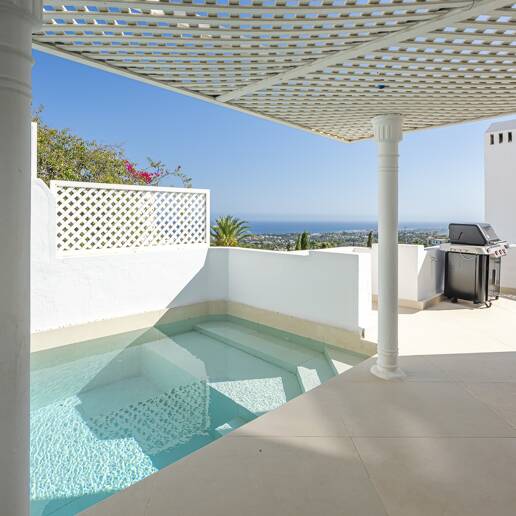 Exceptional Apartment in Jardines Colgantes with Private Swimming Pool and Sea Views