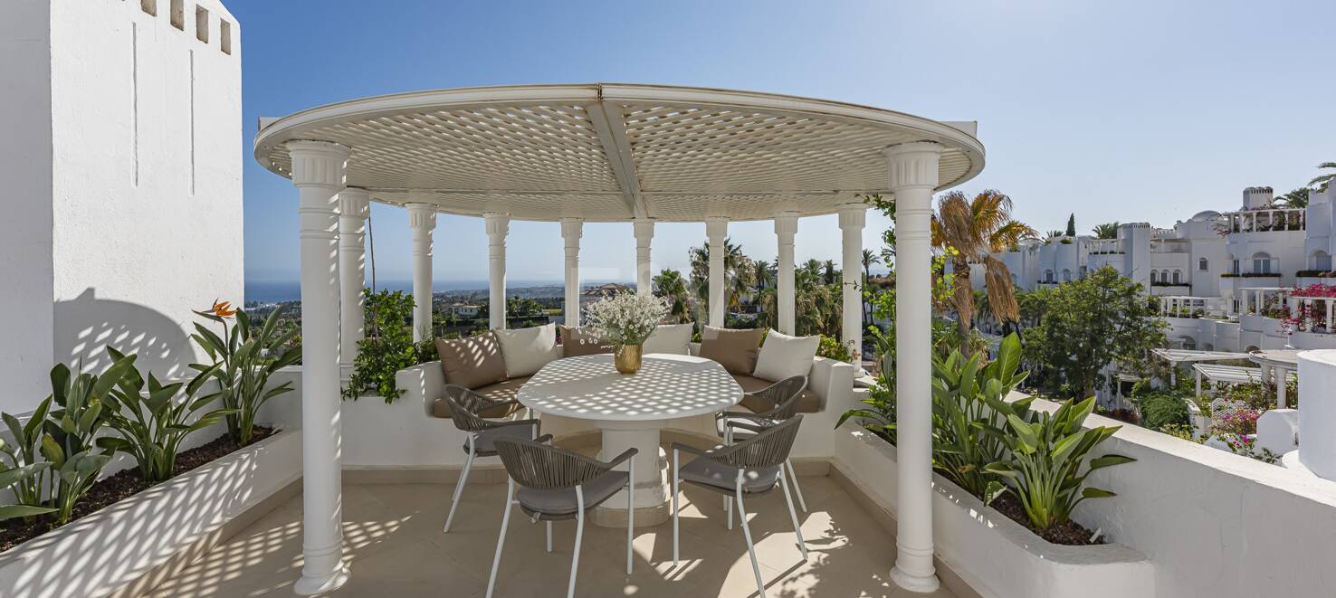 Exceptional Apartment in Jardines Colgantes with Private Swimming Pool and Sea Views